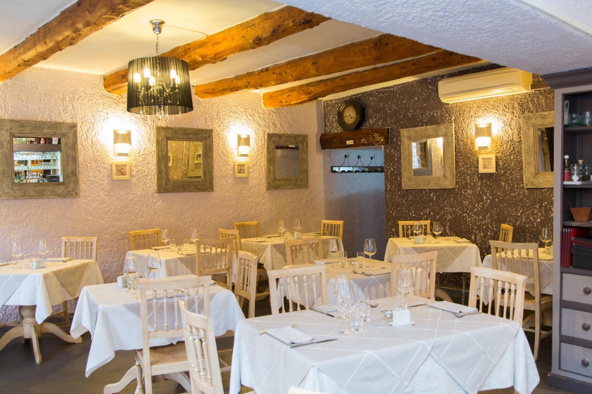 Logis Hotel Restaurant La Farigoule Sainte-Cecile-les-Vignes Exterior photo