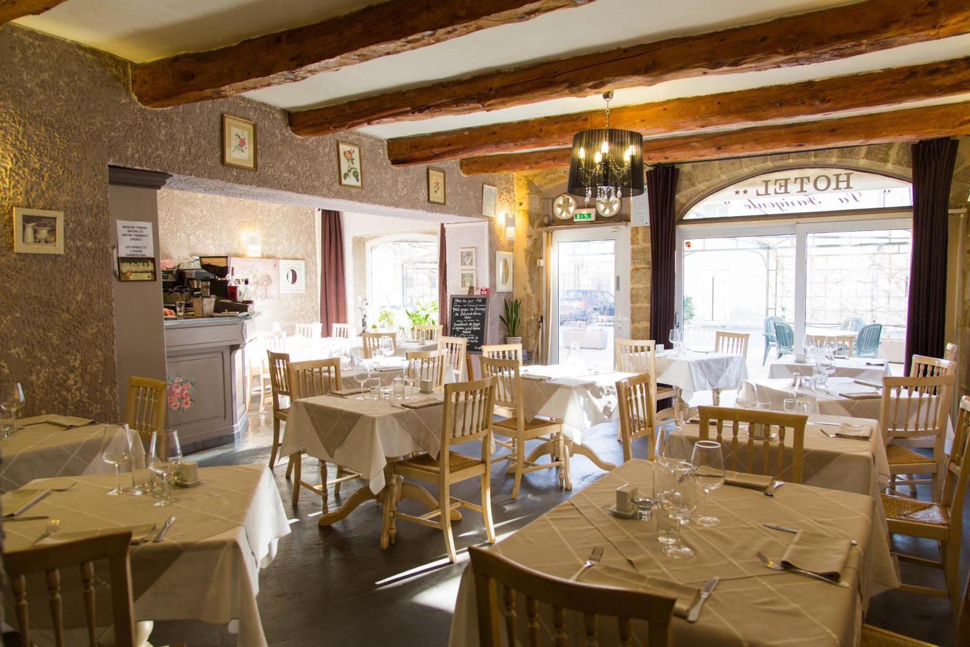 Logis Hotel Restaurant La Farigoule Sainte-Cecile-les-Vignes Exterior photo