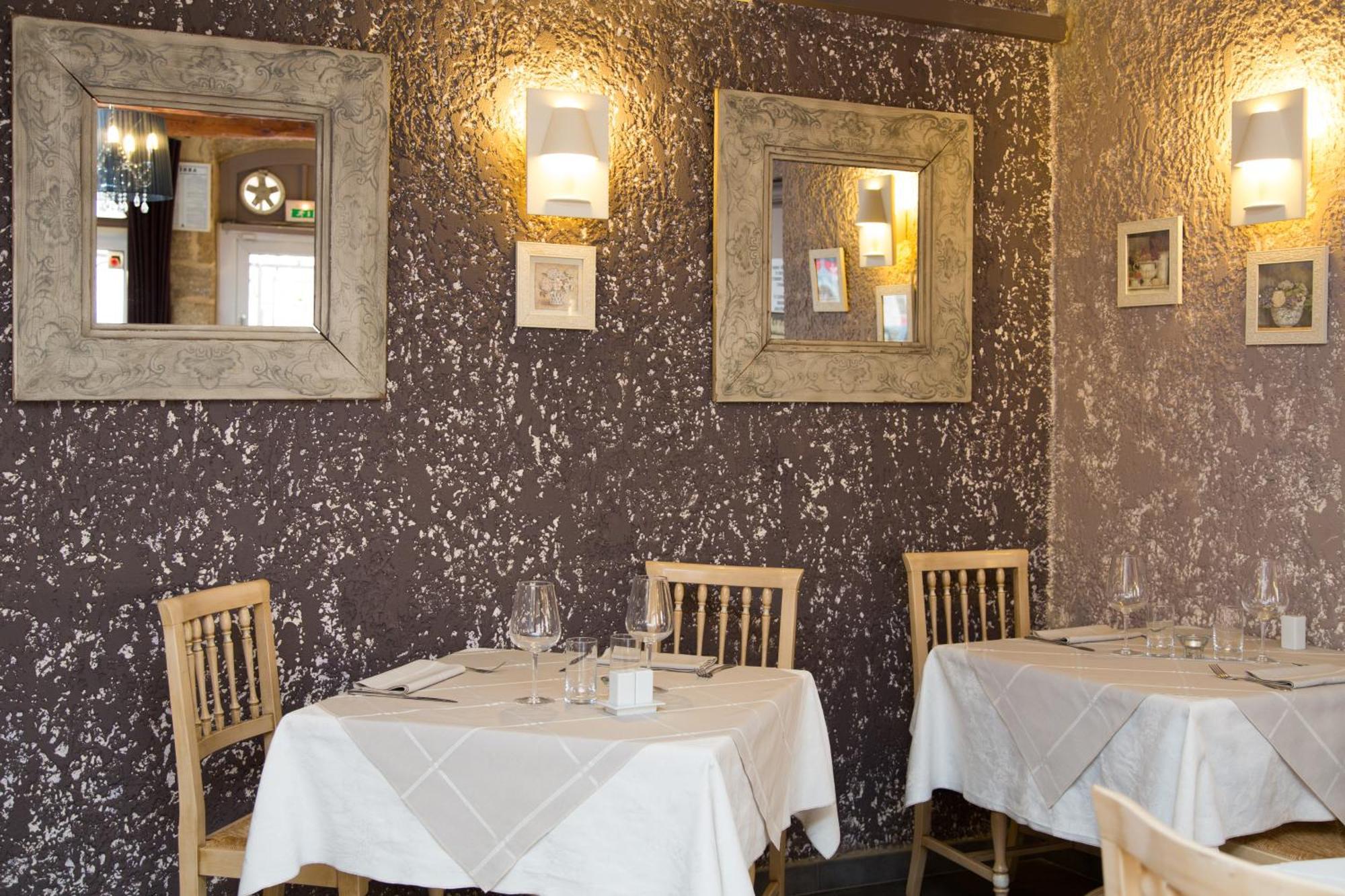 Logis Hotel Restaurant La Farigoule Sainte-Cecile-les-Vignes Exterior photo