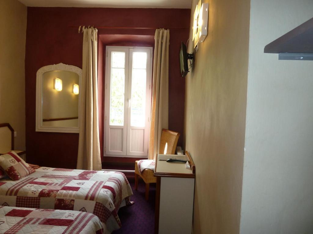Logis Hotel Restaurant La Farigoule Sainte-Cecile-les-Vignes Room photo