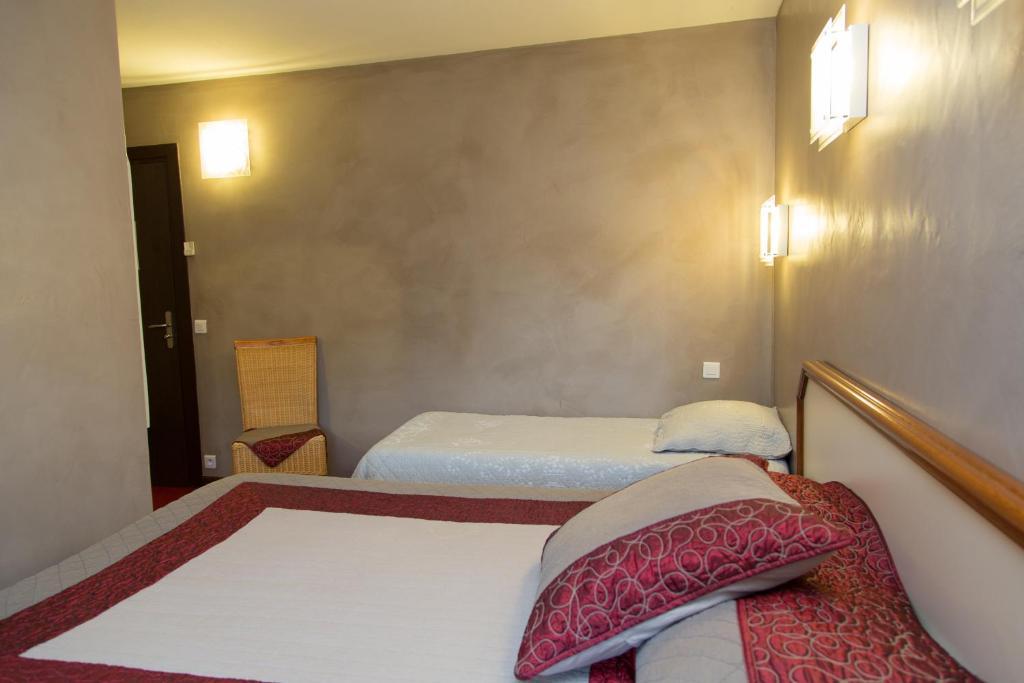 Logis Hotel Restaurant La Farigoule Sainte-Cecile-les-Vignes Room photo