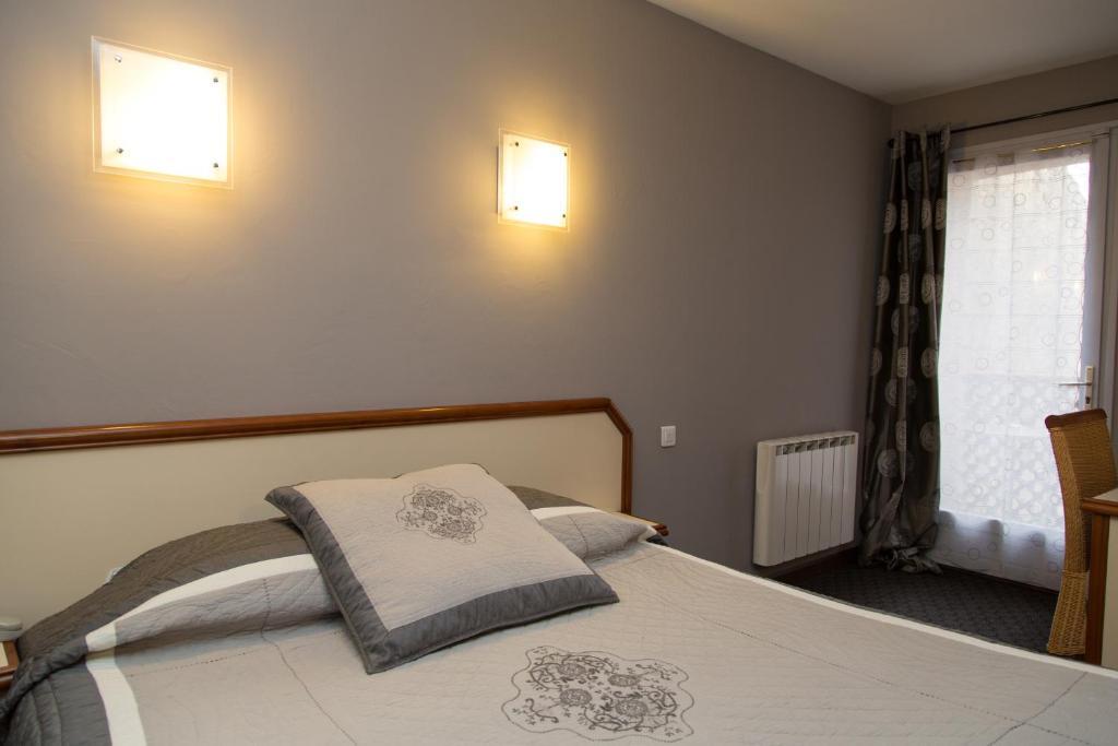 Logis Hotel Restaurant La Farigoule Sainte-Cecile-les-Vignes Room photo