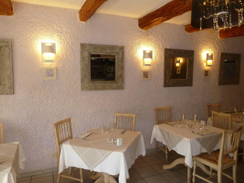 Logis Hotel Restaurant La Farigoule Sainte-Cecile-les-Vignes Exterior photo