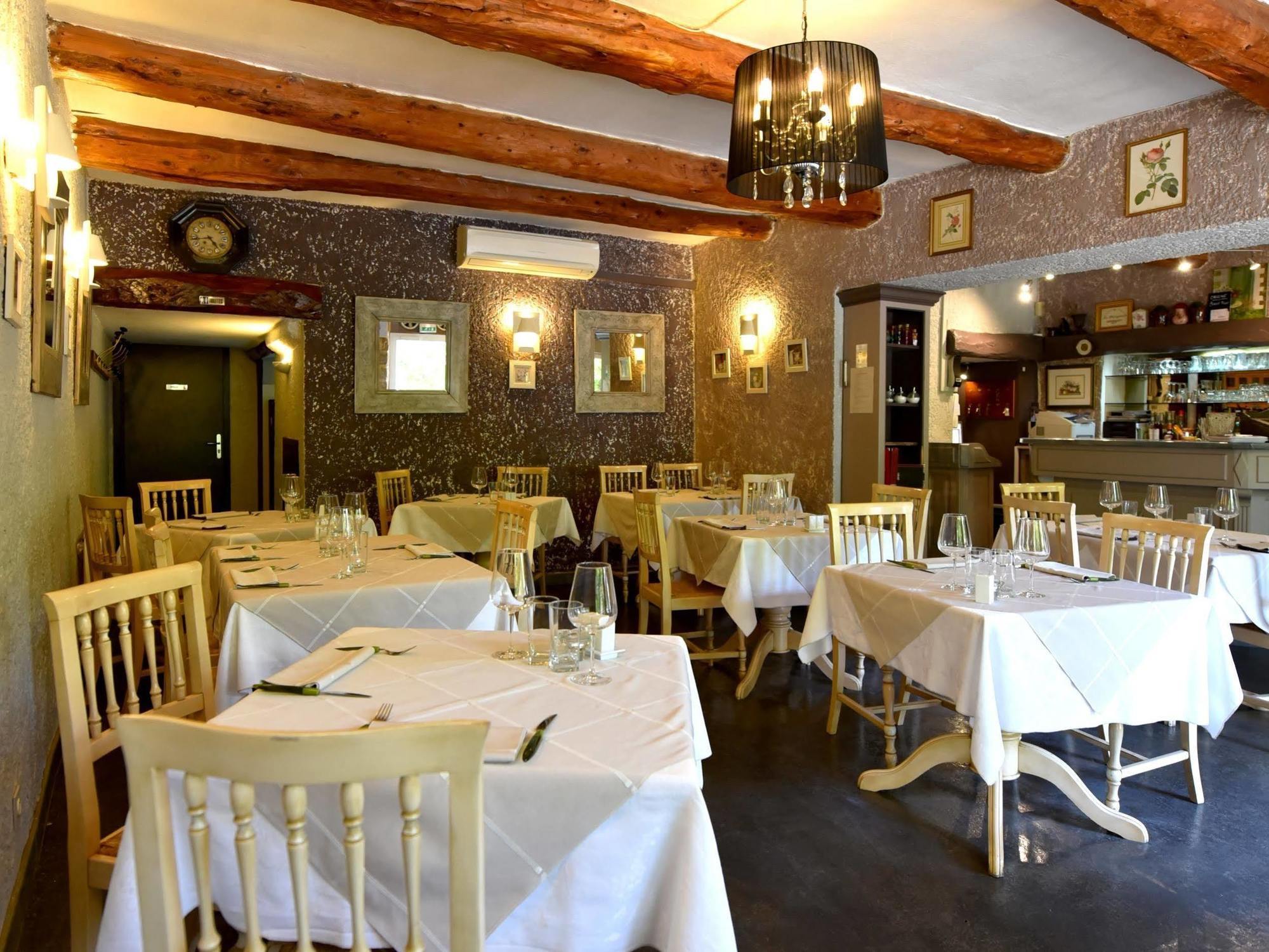 Logis Hotel Restaurant La Farigoule Sainte-Cecile-les-Vignes Exterior photo